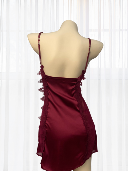 Wonder 18 Romy Satin Babydoll with robe. It brings playful lightness to evenings, its sheer silhouette moving with a quiet fluidity.