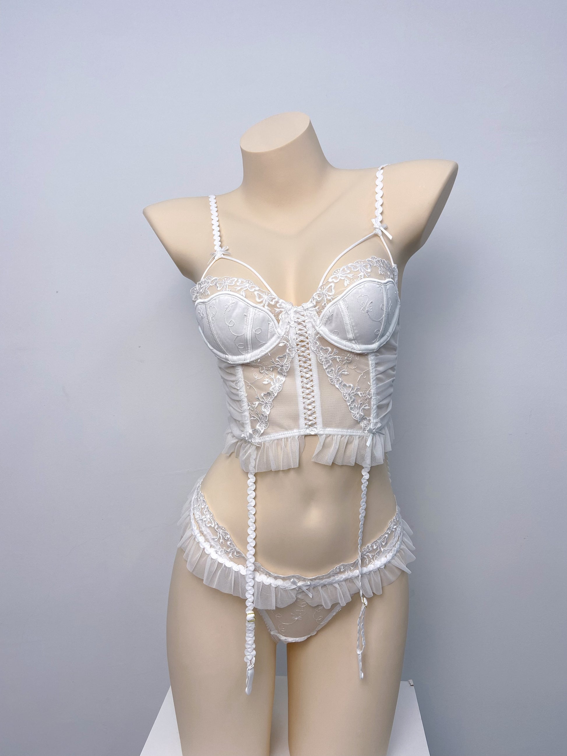 Wonder 18 Maeve White Lingerie Set