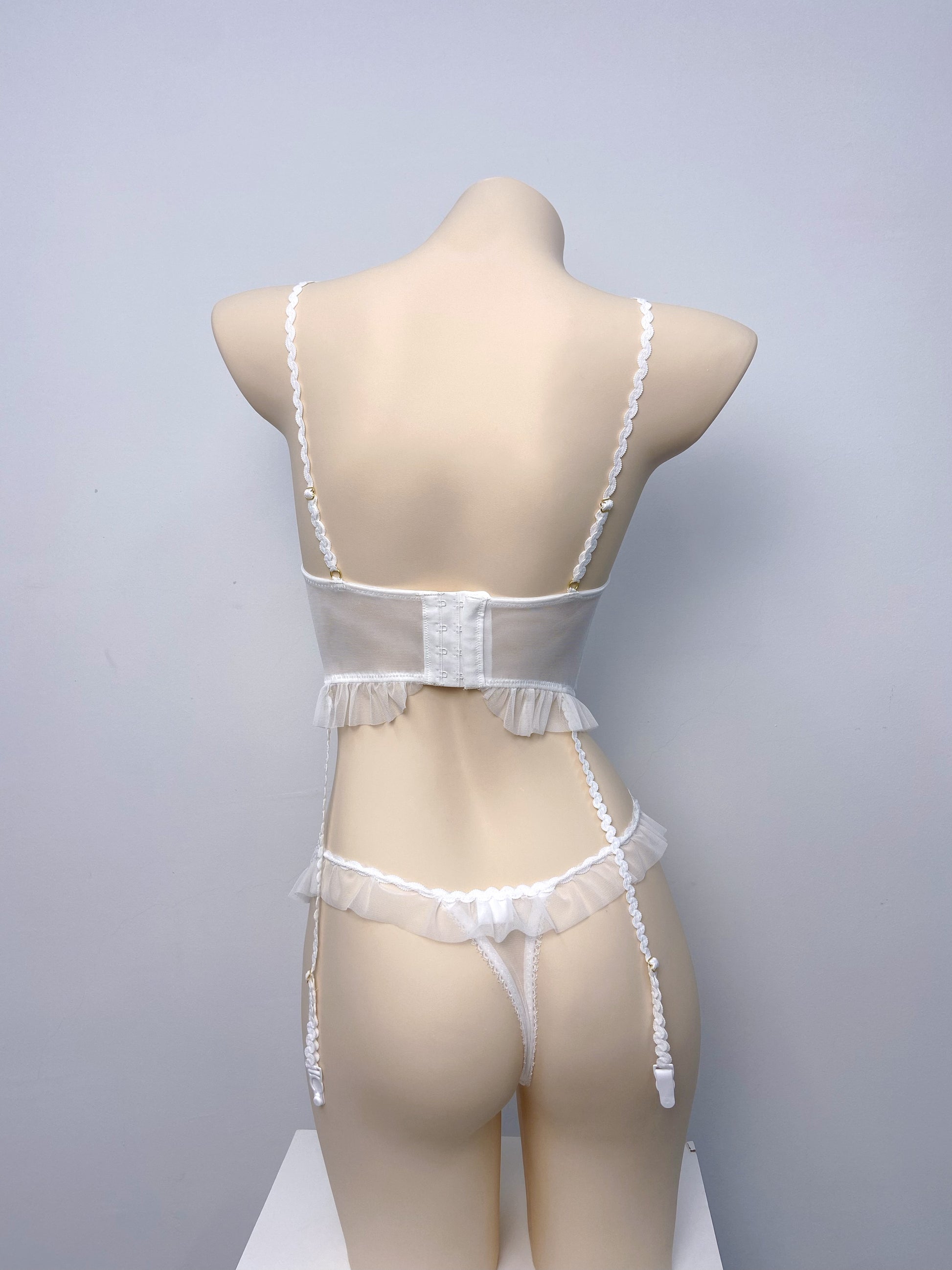 Wonder 18 Maeve White Lingerie Set