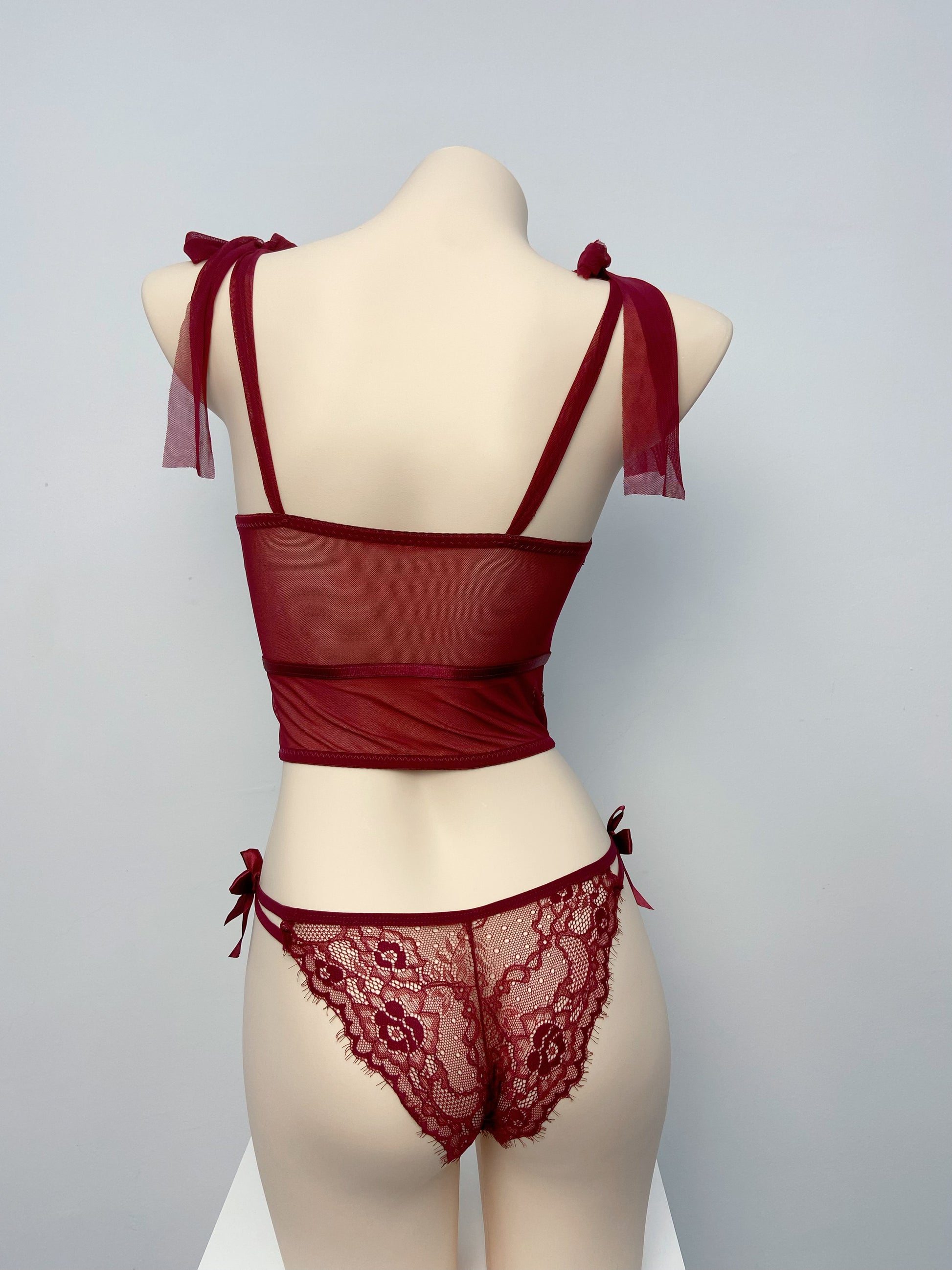 Wonder 18 Gwyne Red Corset Set