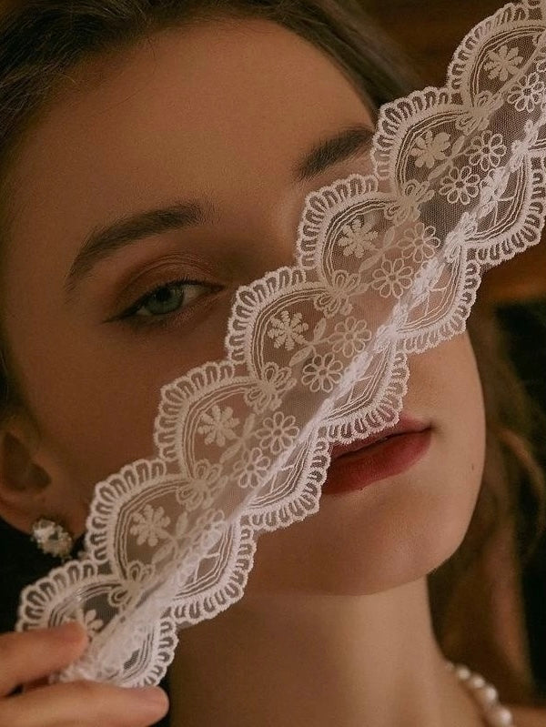 Vonie Laced Eye Mask